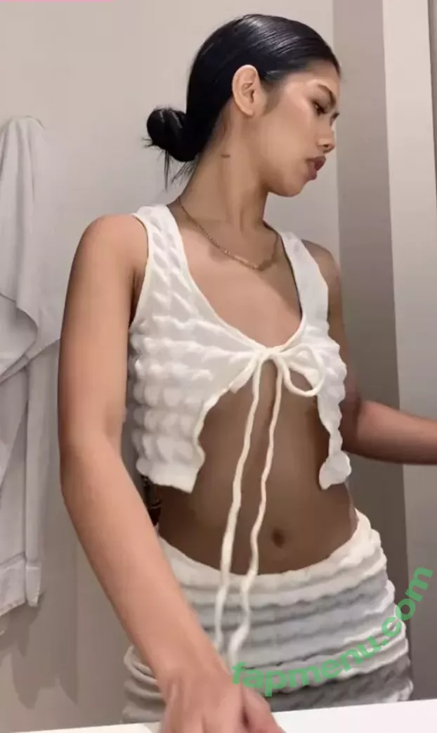 Alyanna Joelle nude photo #0355 (almost_autumn / alyanna.joelle)