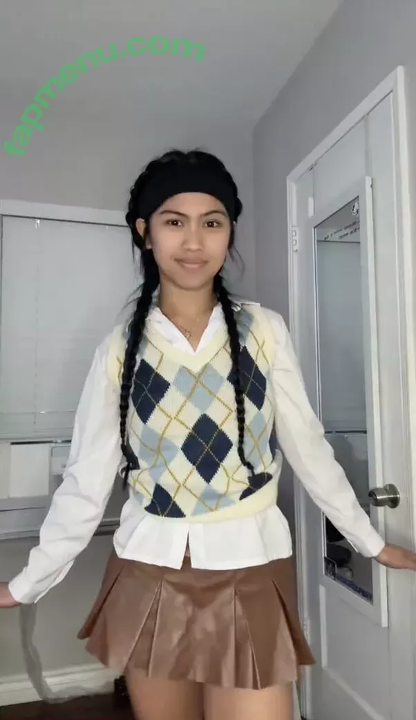 Alyanna Joelle nude photo #0539 (almost_autumn / alyanna.joelle)