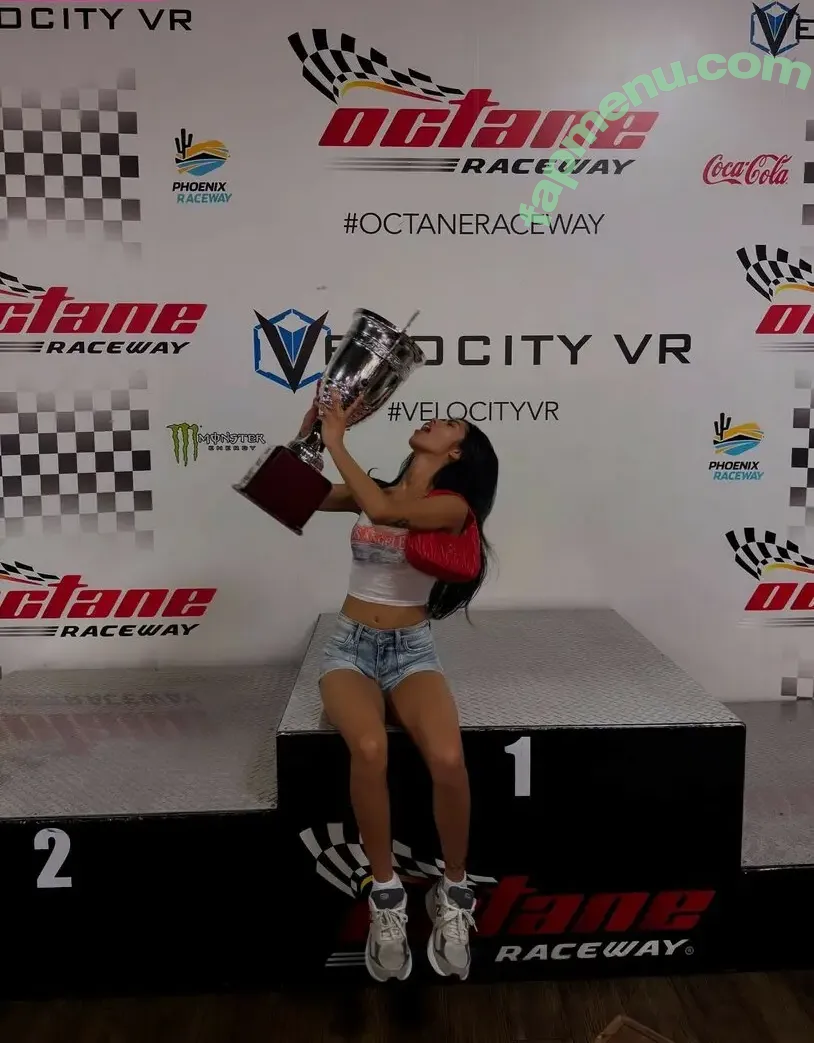 Alyanna Joelle nude photo #1060 (almost_autumn / alyanna.joelle)