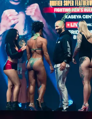 Alycia Baumgardner / alyciabaumgardner nude photo #0175