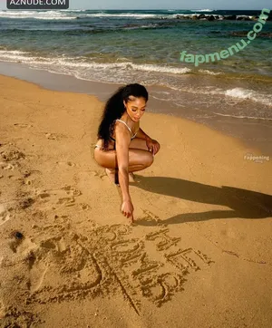 Alycia Baumgardner / alyciabaumgardner nude photo #0179