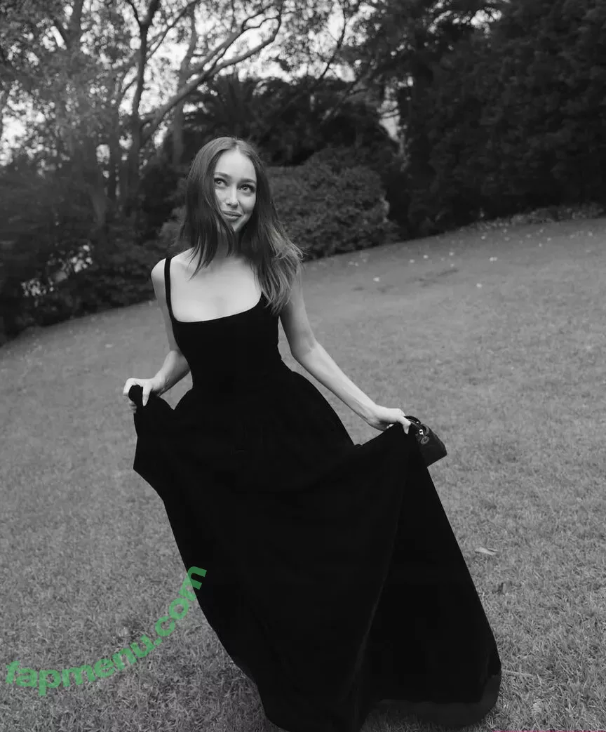 Alycia Debnam Carey nude photo #1190 (DebnamCarey / alyciajasmin)