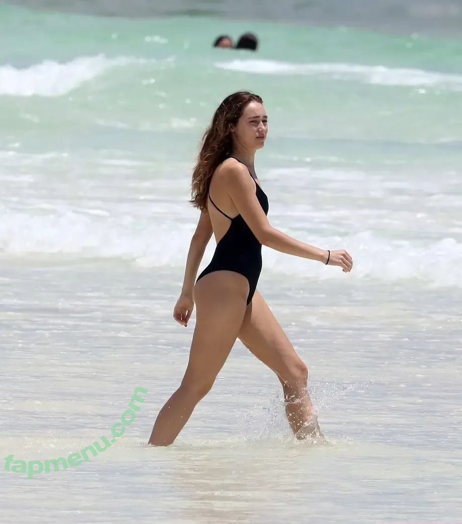 Alycia Debnam Carey nude photo #1223 (DebnamCarey / alyciajasmin)