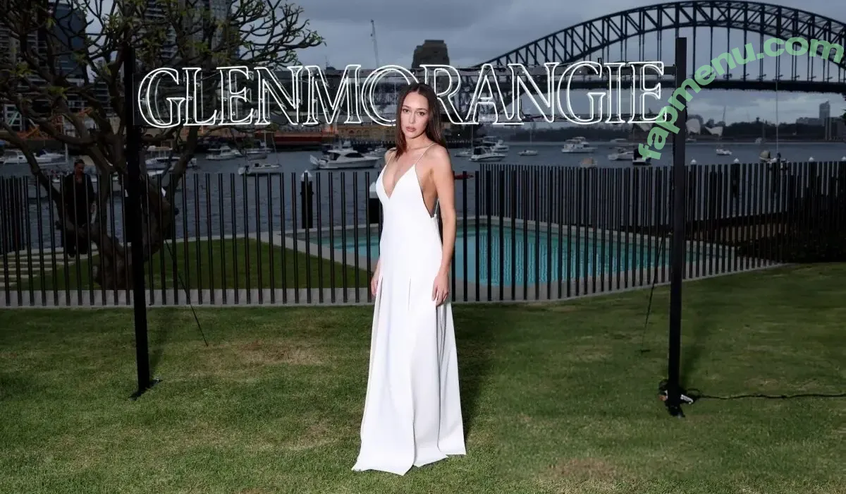 Alycia Debnam Carey nude photo #1228 (DebnamCarey / alyciajasmin)