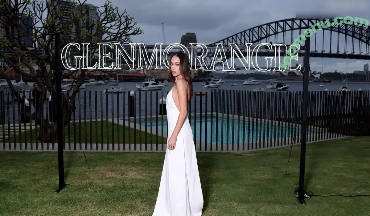 Alycia Debnam Carey nude photo #1230 (DebnamCarey / alyciajasmin)