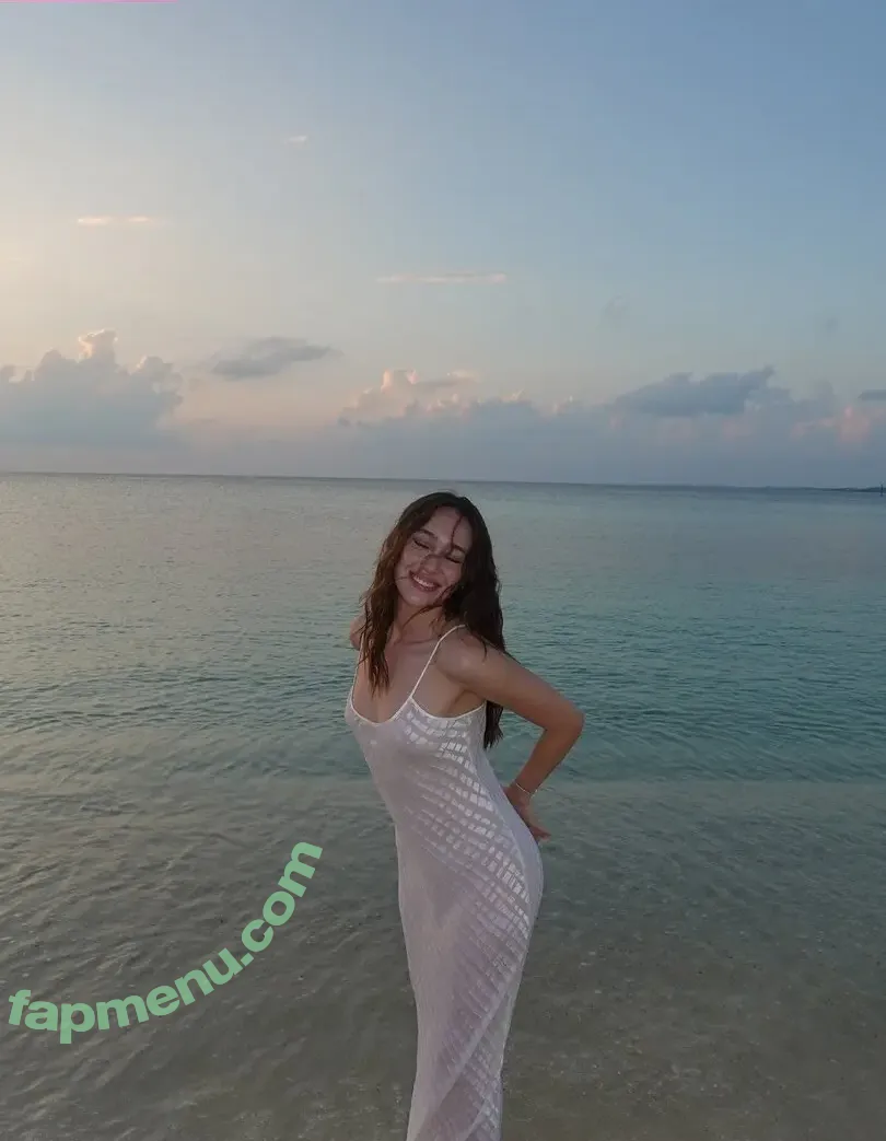 Alycia Debnam Carey nude photo #1657 (DebnamCarey / alyciajasmin)