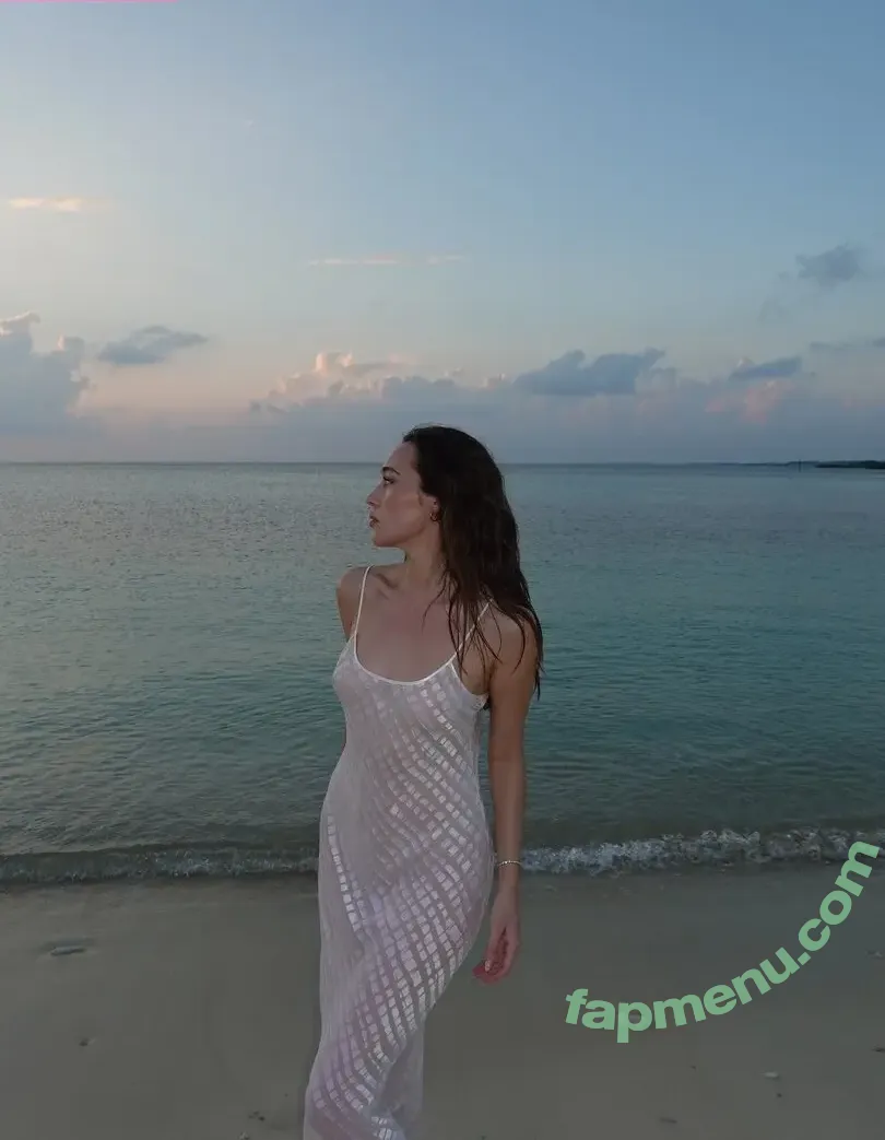 Alycia Debnam Carey nude photo #1658 (DebnamCarey / alyciajasmin)