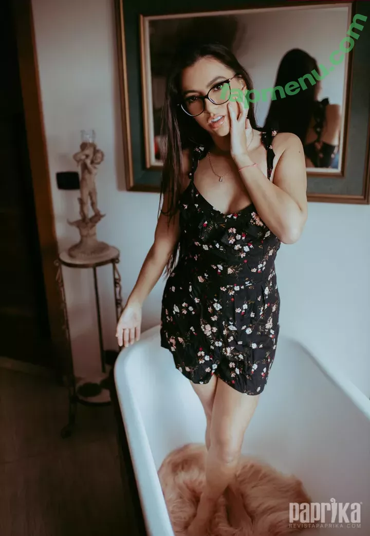 Alyne Lary nude photo #0013 (alyne_laryofc / alynelary)