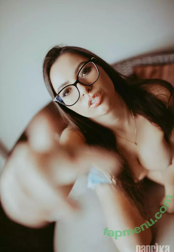 Alyne Lary nude photo #0040 (alyne_laryofc / alynelary)