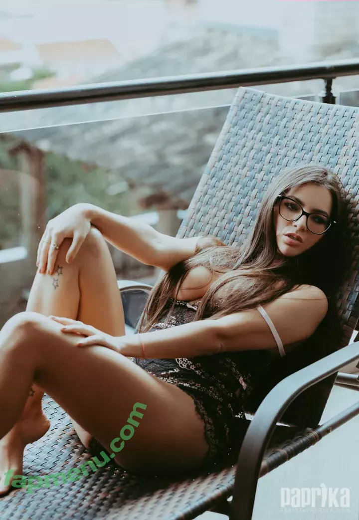 Alyne Lary nude photo #0053 (alyne_laryofc / alynelary)