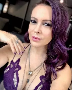 Alyssa Milano / alyssa_milano / milano_Alyssa nude photo #0125