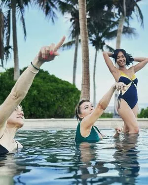 Alyssa Milano / alyssa_milano / milano_Alyssa nude photo #0299