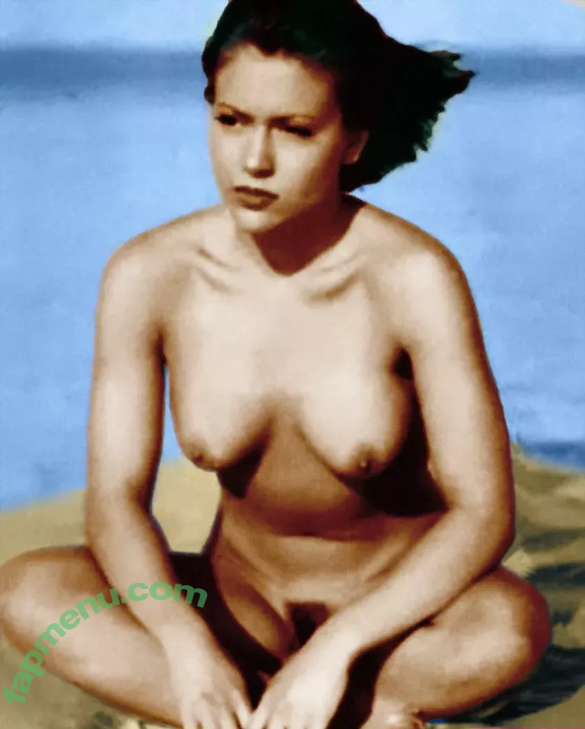 Alyssa Milano nude photo #0098 (alyssa_milano / milano_Alyssa)