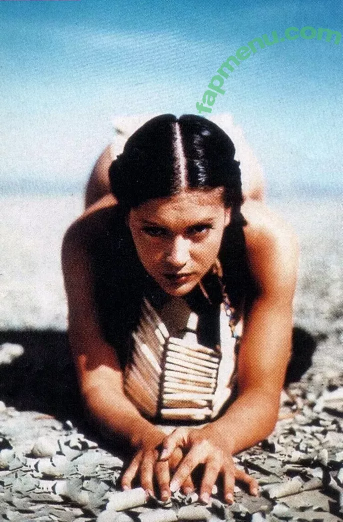 Alyssa Milano nude photo #0102 (alyssa_milano / milano_Alyssa)