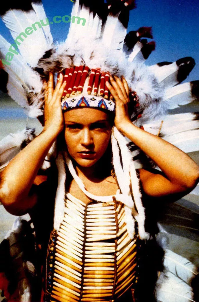 Alyssa Milano nude photo #0106 (alyssa_milano / milano_Alyssa)