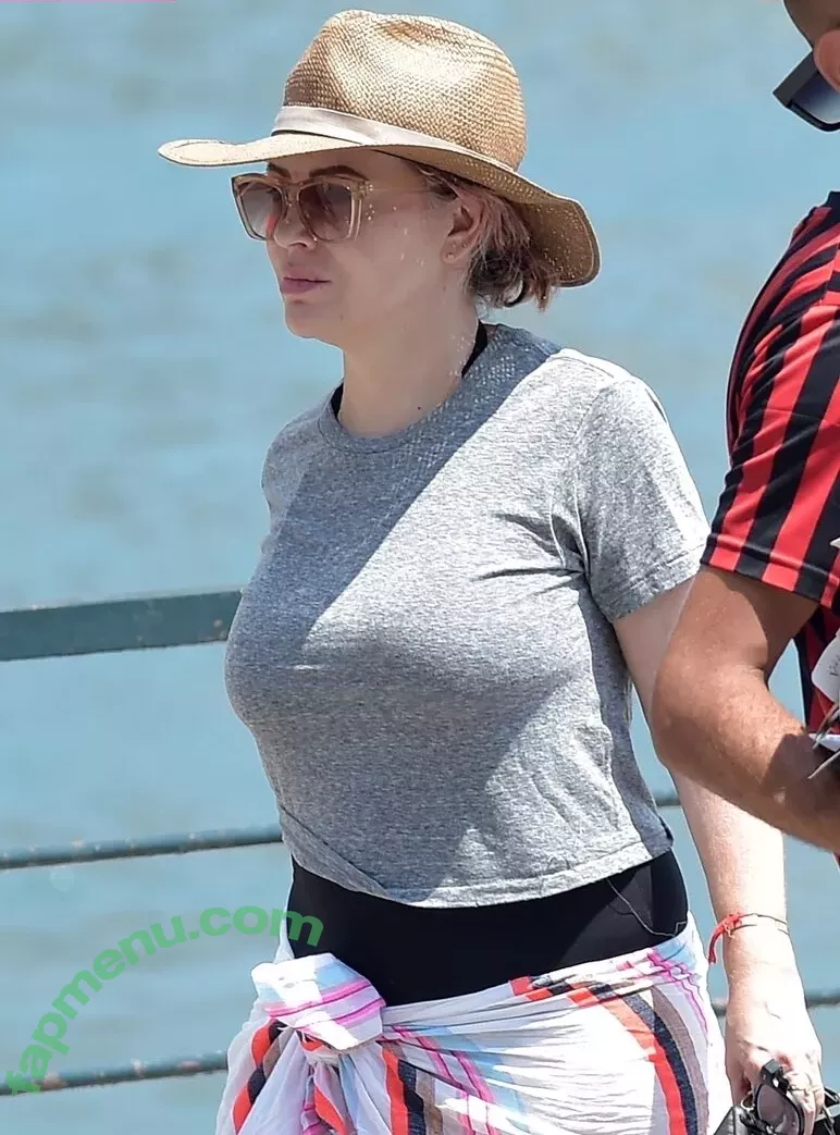 Alyssa Milano nude photo #0209 (alyssa_milano / milano_Alyssa)