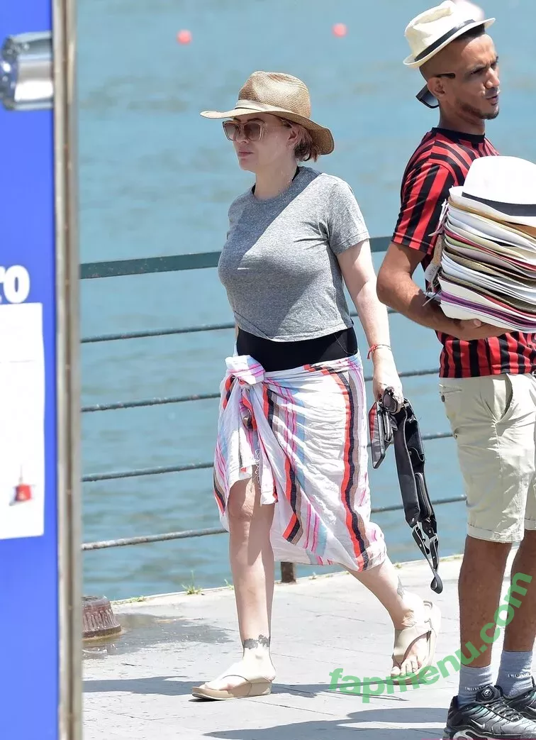 Alyssa Milano nude photo #0210 (alyssa_milano / milano_Alyssa)