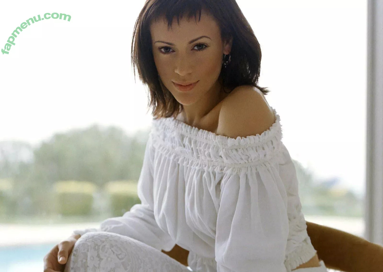 Alyssa Milano nude photo #0243 (alyssa_milano / milano_Alyssa)