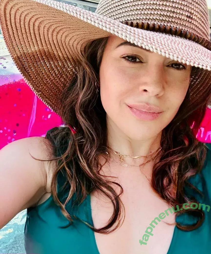 Alyssa Milano nude photo #0318 (alyssa_milano / milano_Alyssa)