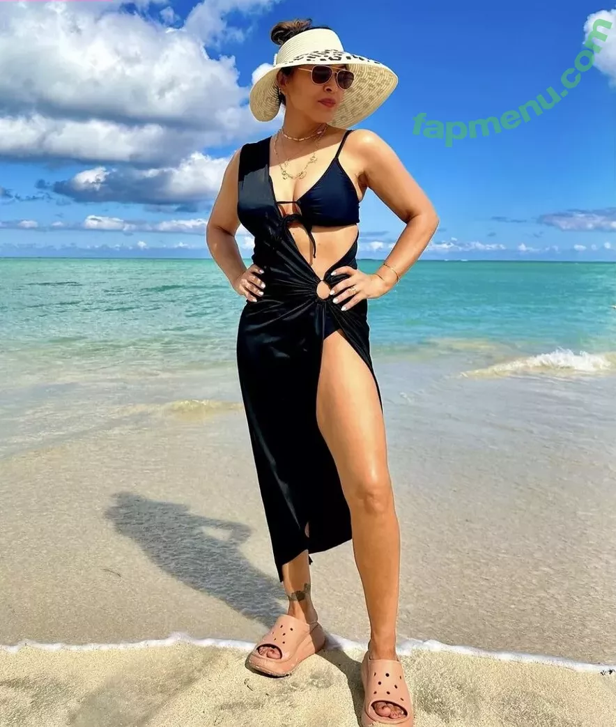 Alyssa Milano nude photo #0362 (alyssa_milano / milano_Alyssa)