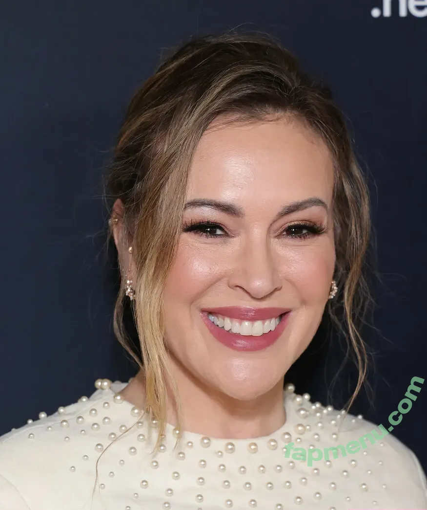 Alyssa Milano nude photo #0643 (alyssa_milano / milano_Alyssa)