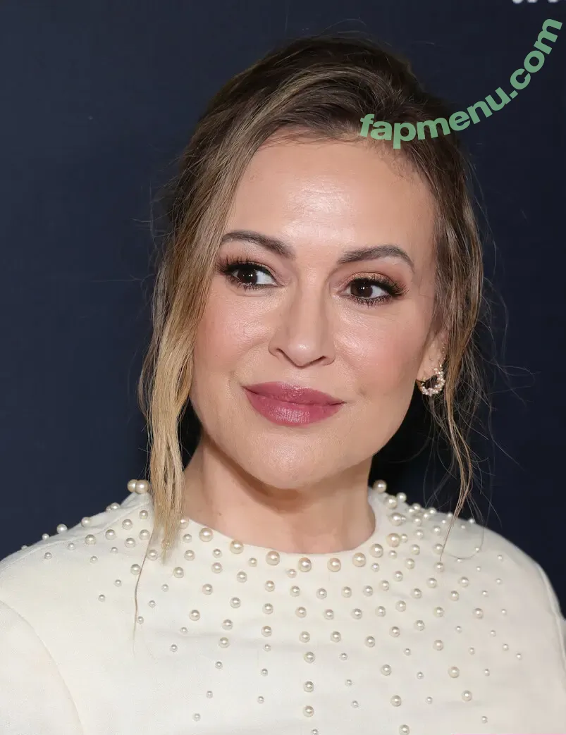 Alyssa Milano nude photo #0674 (alyssa_milano / milano_Alyssa)