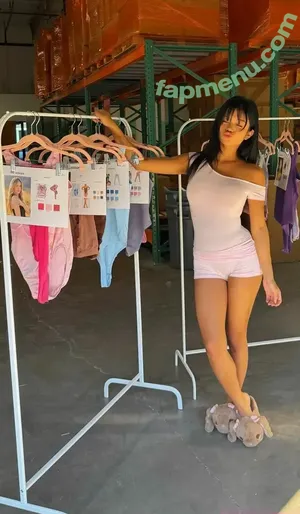 Alyssa Silos / Alythuh nude photo #0400