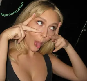Alyvia Alyn Lind / alyviaalind nude photo #0074