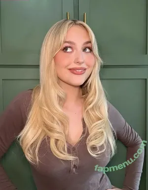 Alyvia Alyn Lind / alyviaalind nude photo #0079