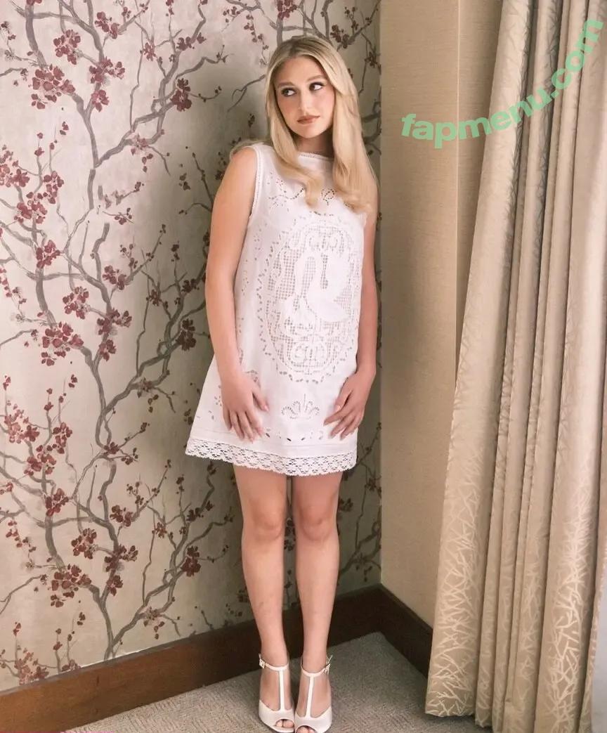 Alyvia Alyn Lind nude photo #0038 (alyviaalind)