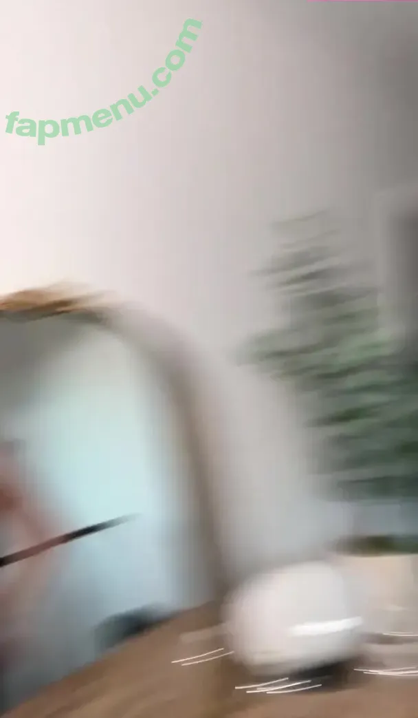 Alyvia Alyn Lind nude photo #0083 (alyviaalind)