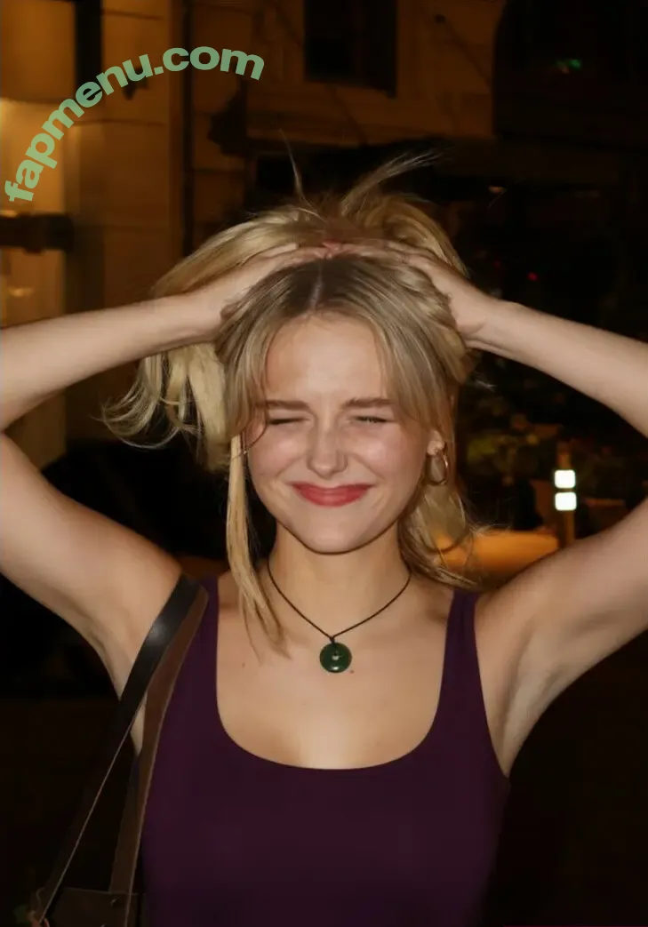 Alyvia Alyn Lind nude photo #0084 (alyviaalind)