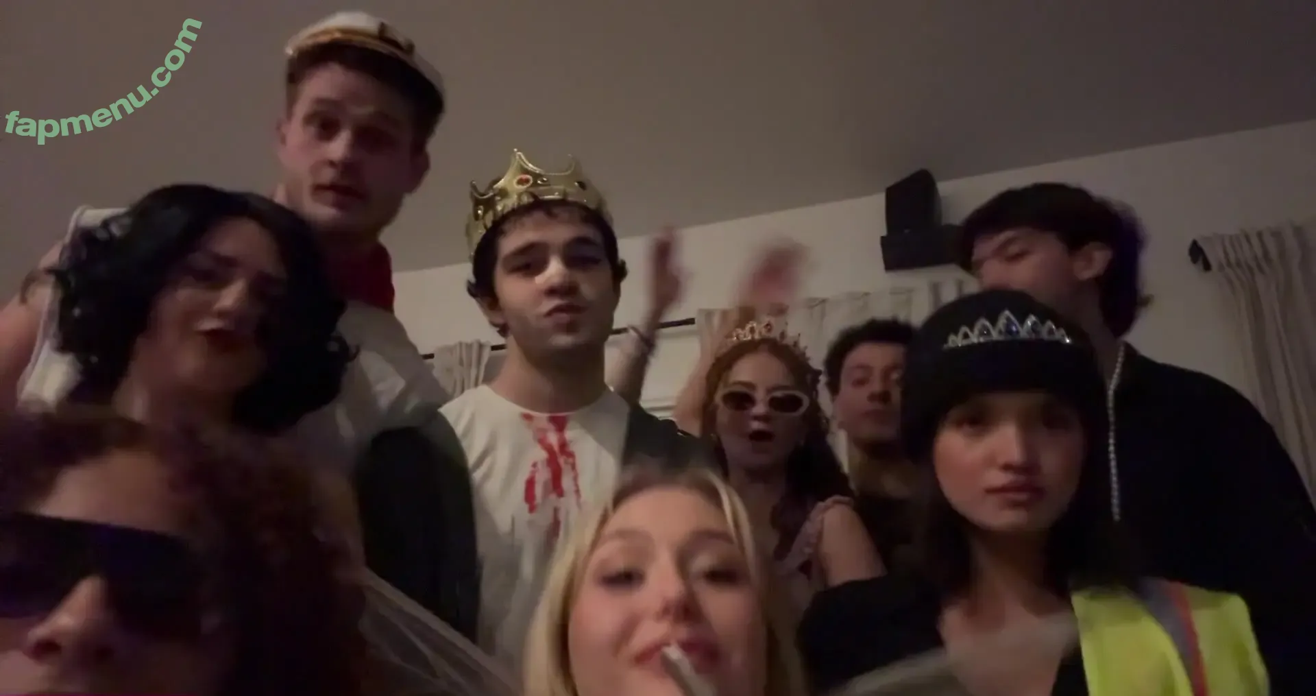 Alyvia Alyn Lind nude photo #0085 (alyviaalind)