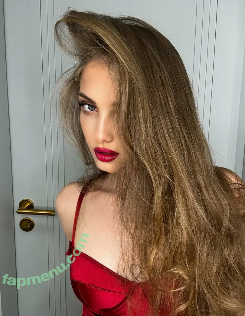 Alzbetaa nude photo #0018 (Alzbetaa)