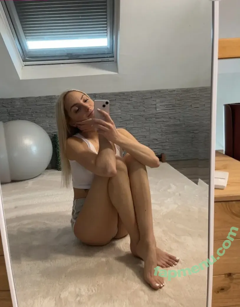 AmaliaMarkova nude photo #0004 (amaliamarkova__ / rebeccaxamalia)