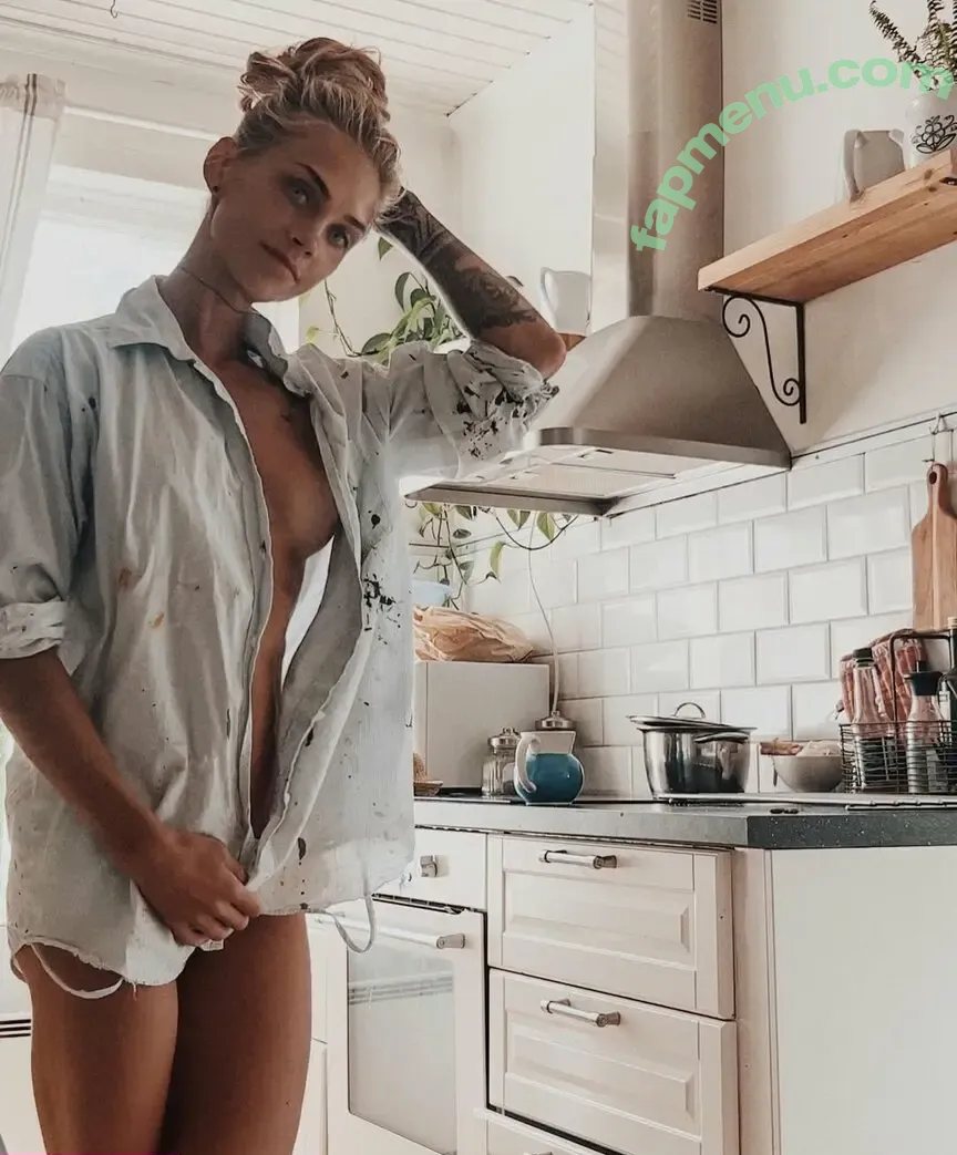 Amanda Essen nude photo #0008 (Svagtillstark)