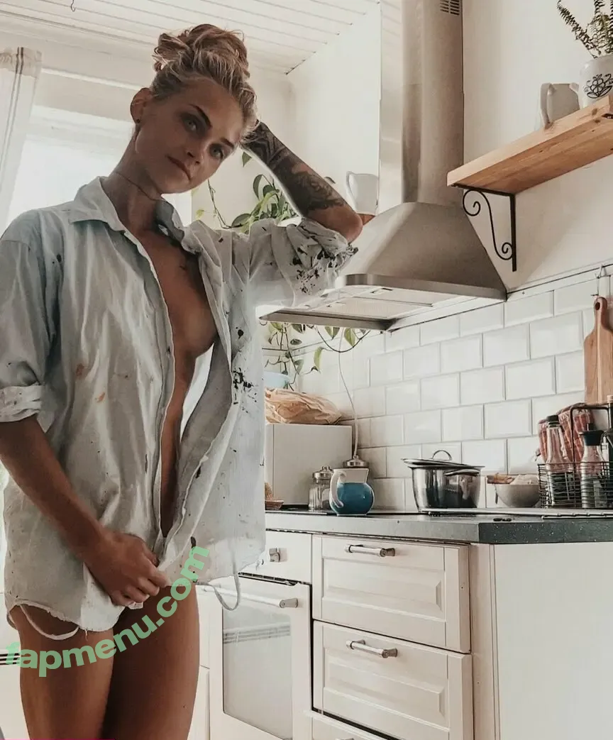 Amanda Essen nude photo #0051 (Svagtillstark)