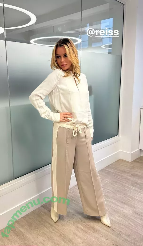 Amanda Holden nude photo #1064 (noholdenback)