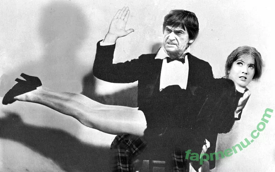 Amanda Holden nude photo #1068 (noholdenback)