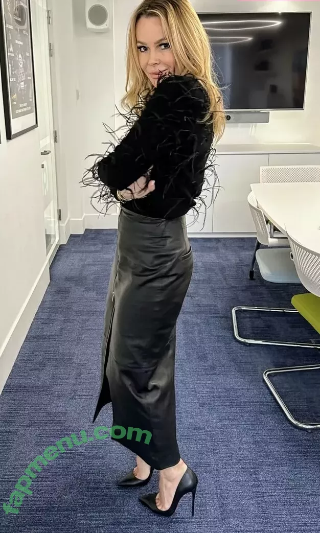 Amanda Holden nude photo #1071 (noholdenback)