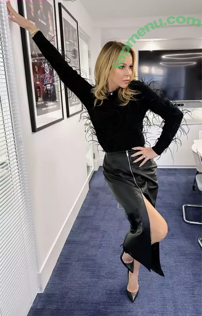 Amanda Holden nude photo #1072 (noholdenback)