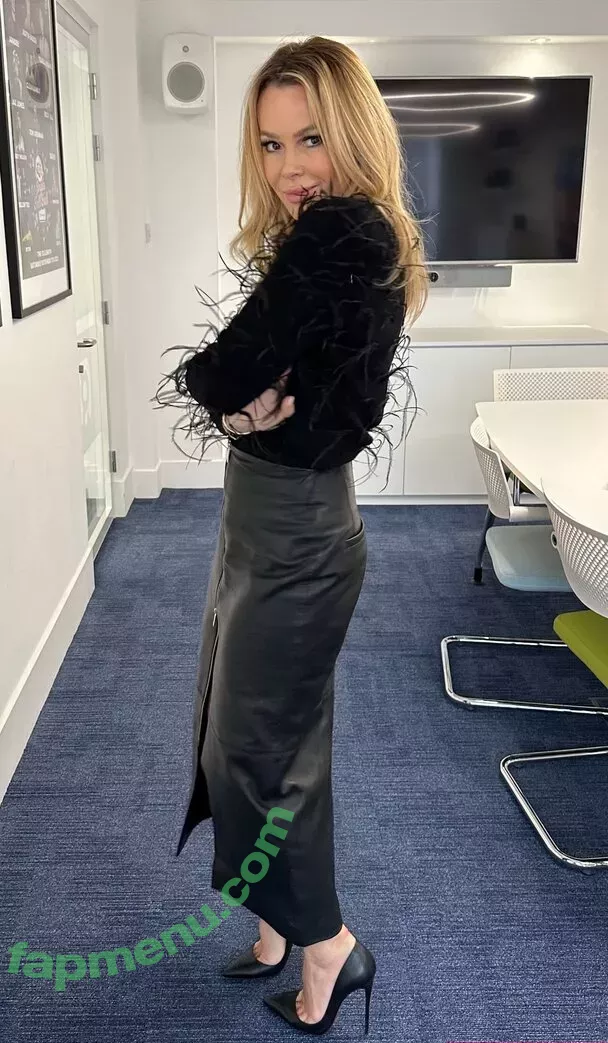 Amanda Holden nude photo #1073 (noholdenback)
