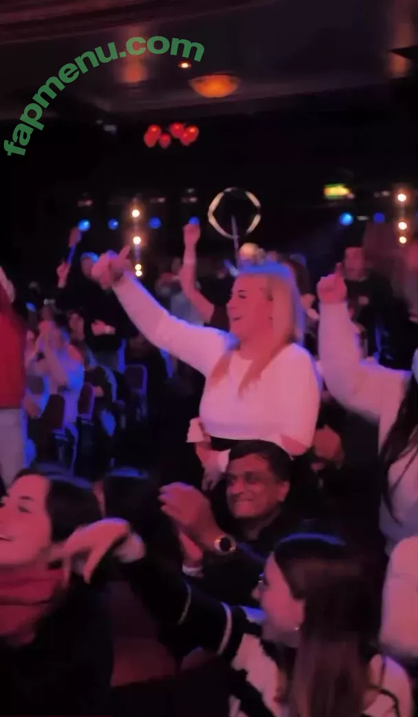 Amanda Holden nude photo #1087 (noholdenback)