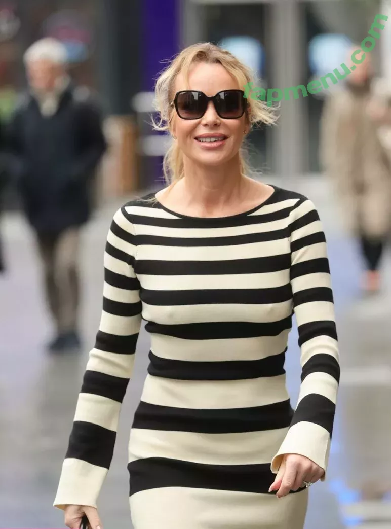 Amanda Holden nude photo #1092 (noholdenback)
