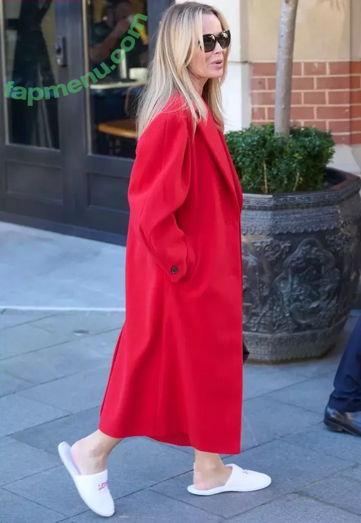 Amanda Holden nude photo #1093 (noholdenback)