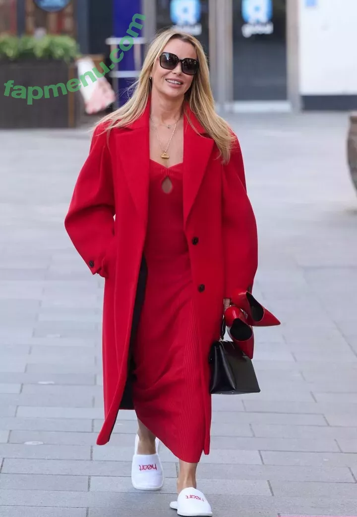 Amanda Holden nude photo #1095 (noholdenback)