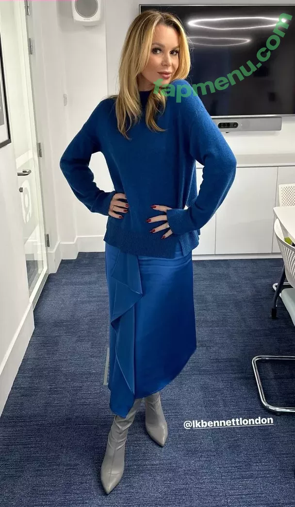 Amanda Holden nude photo #1098 (noholdenback)