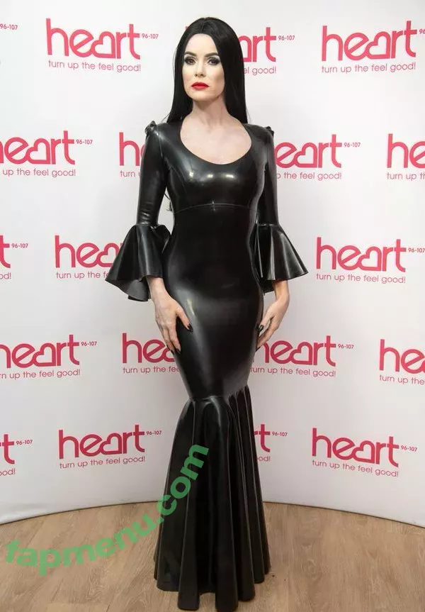 Amanda Holden nude photo #1129 (noholdenback)