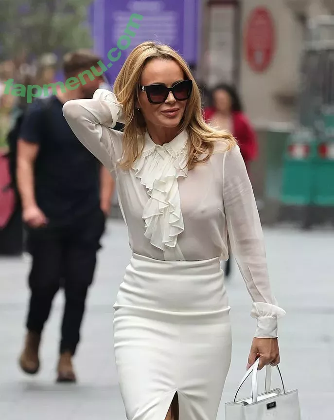 Amanda Holden nude photo #1137 (noholdenback)