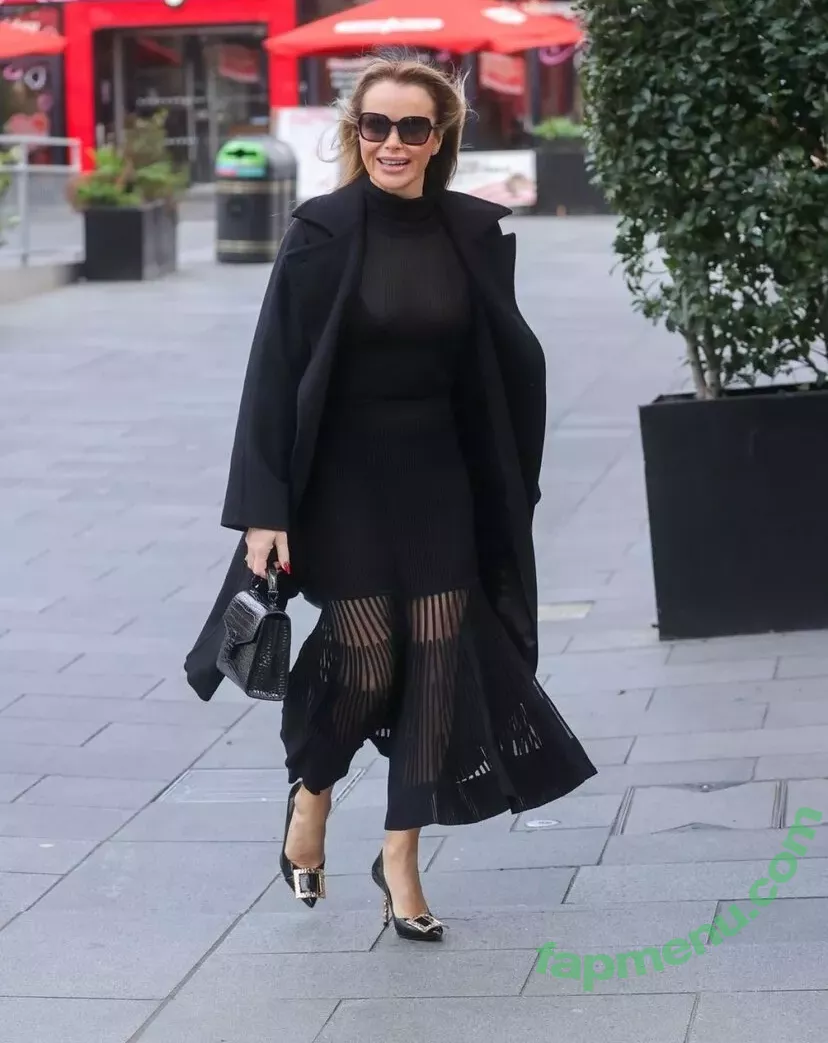 Amanda Holden nude photo #1148 (noholdenback)